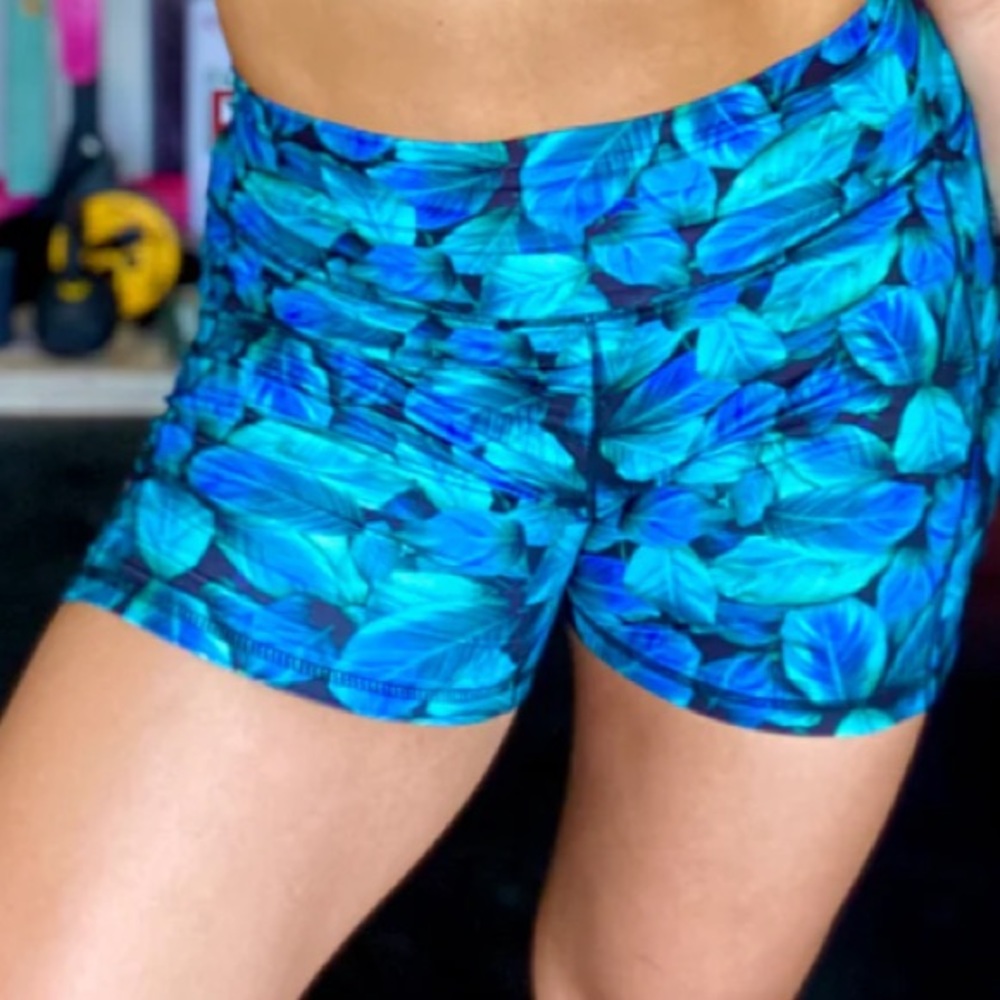 Women’s High Rise 4” inseam shorts, Barbells and Pizza